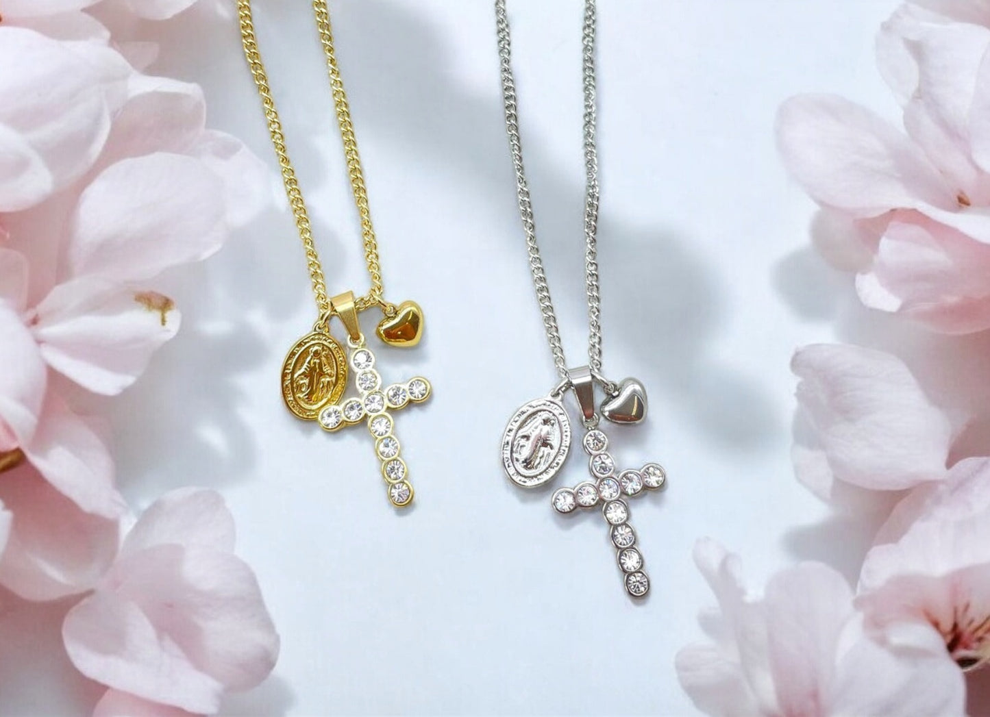 Collana Charms Croce, Targhetta e Cuoricino